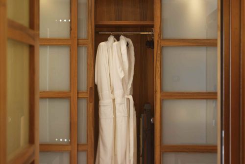 Gallery-022-Robes-in-Wardrobe