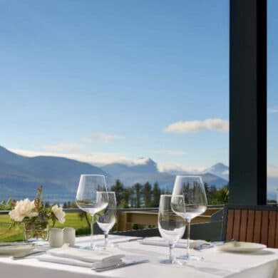 Heights Lounge - balcony dining